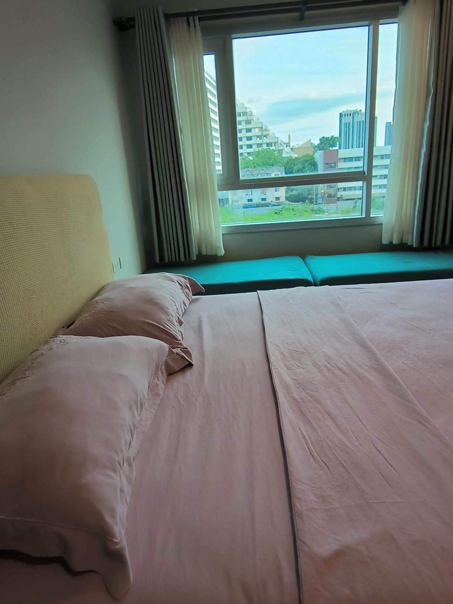 Centric Sea Pattaya Bed and Breakfast Buitenkant foto
